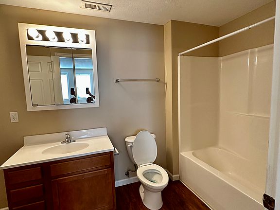 Metro Towers Bathroom