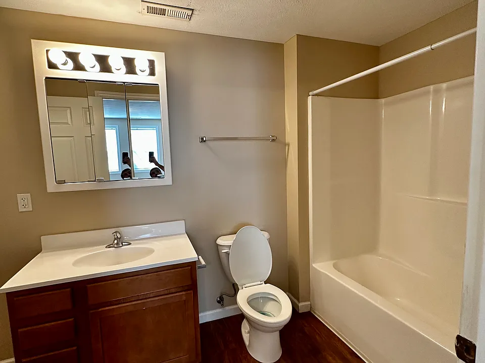 Metro Towers Bathroom