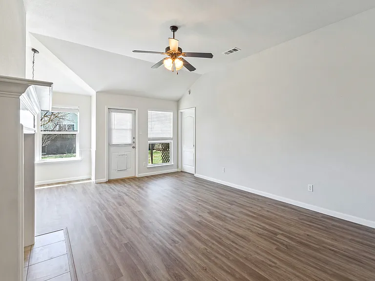 7807 Fieldstone Dr — Photo 4