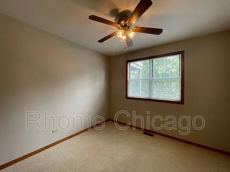 519 W Parkside Dr — Photo 17