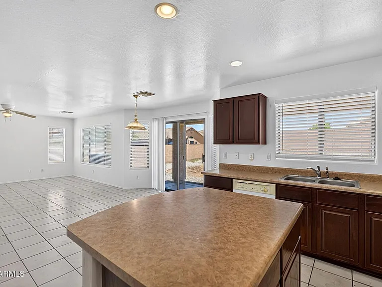 7823 S 48th Ln — Photo 12