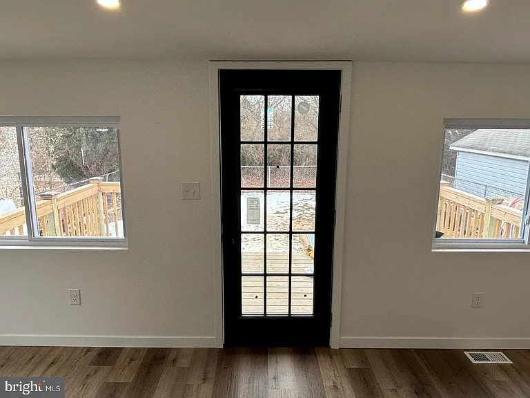 1019 S Broadway — Photo 16