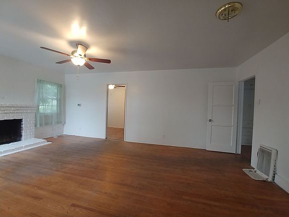 3rd image of 958 N Gordon St