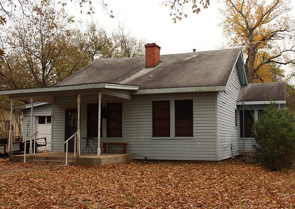 1st image of 104 Woodland St