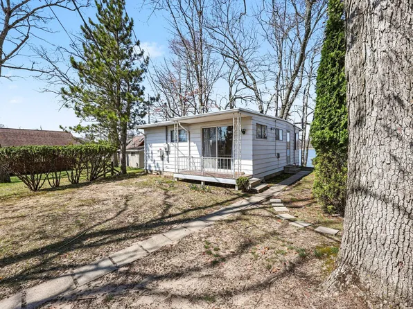 8941 Mott Dr, Jackson, MI 49201