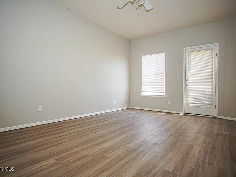 528 Green Village Ct #B — Photo 14