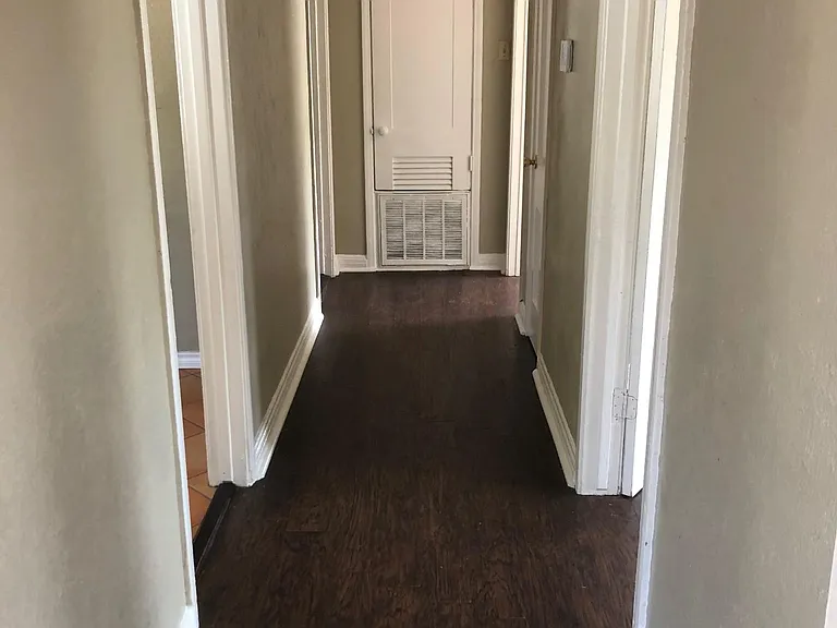 4421 Kirkwood Dr — Photo 2