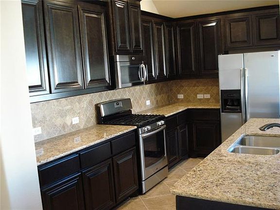 4th image of 1112 Haskell Dr