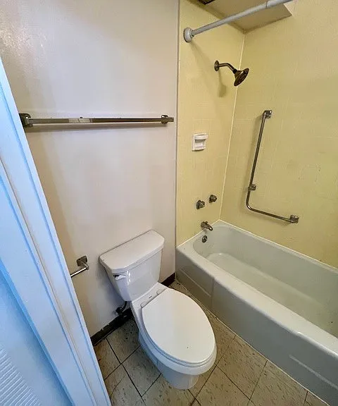 STUDIO BATHROOM