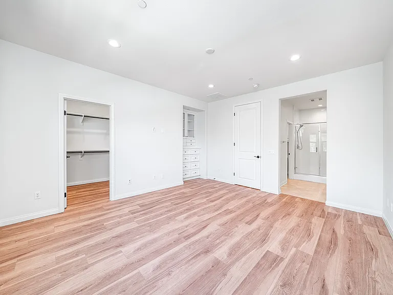 2533 Almeria Ln — Photo 16