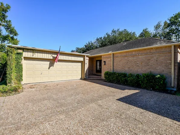 2930 Country Club Blvd, Sugar Land, TX 77478