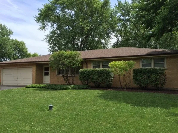 17W049 Center St, Bensenville, IL 60106