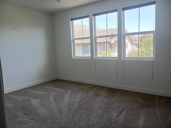 5th image of 533 Sertoma Way