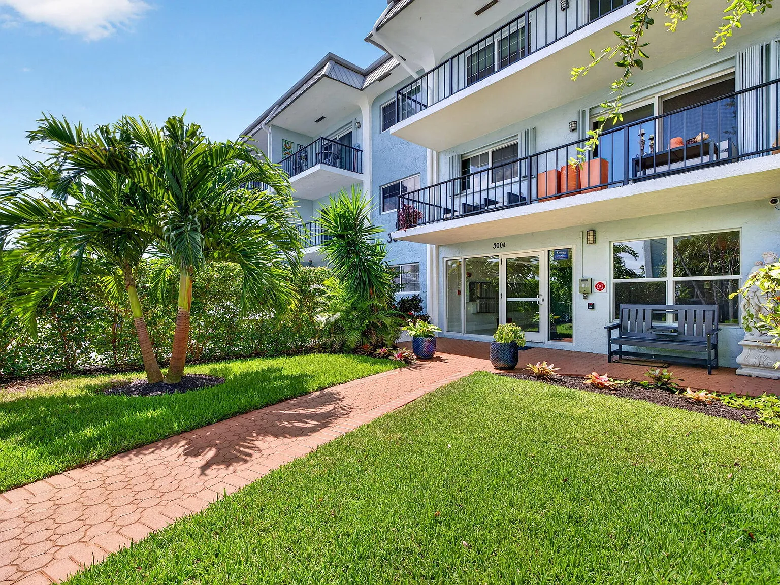 2 bed, 2.0 bath, 1000 sqft, $2,400 — Photo 3