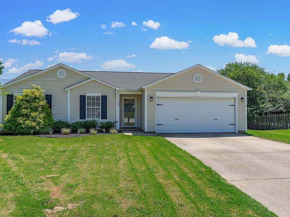 1st image of 102 Pasture Pl