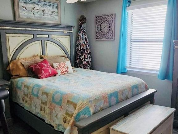 5th image of 8201 Pelican Walk Ln