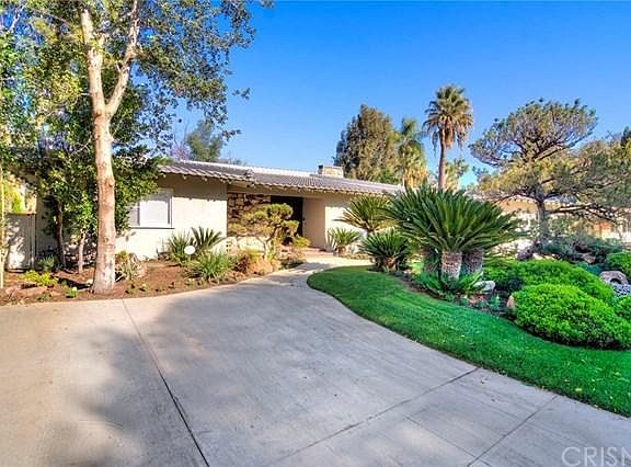 2nd image of 5454 Genesta Ave