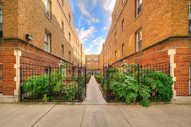 1st image of 2621 W Gunnison St APT 1N