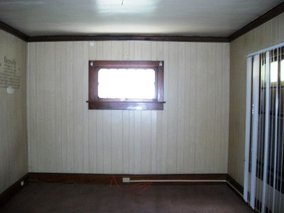 4th image of 42 Elmwood Ave E