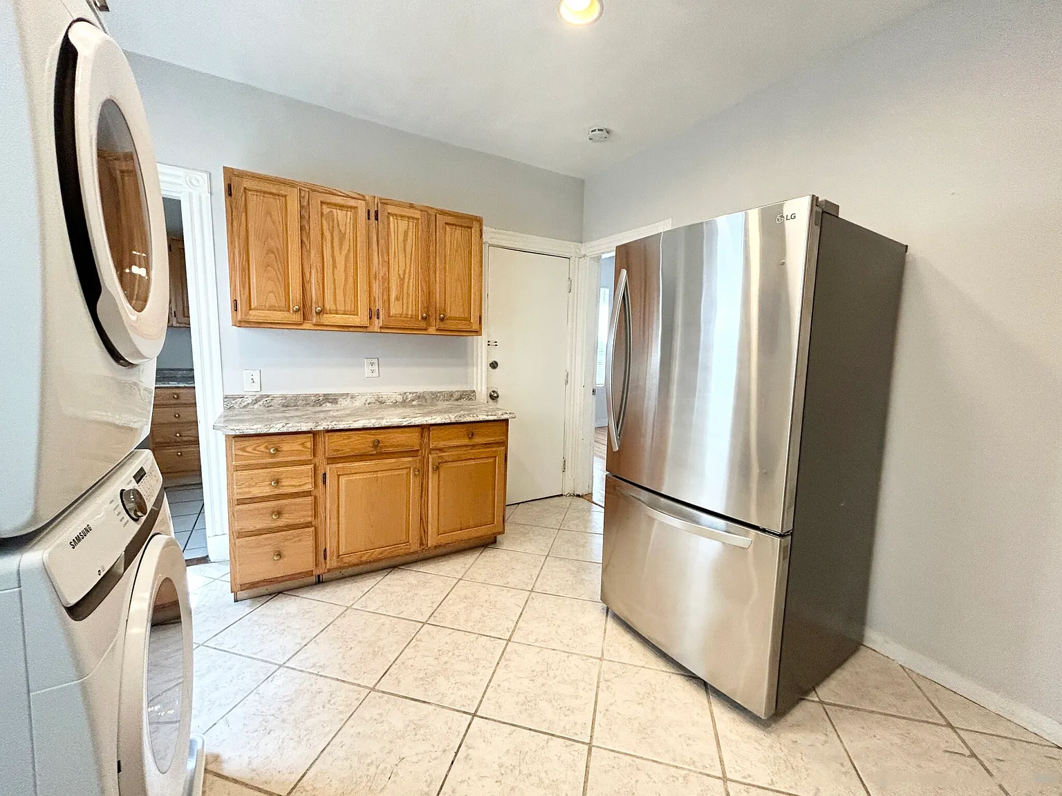 4 bed, 9999 sqft, $3,200 — Photo 2