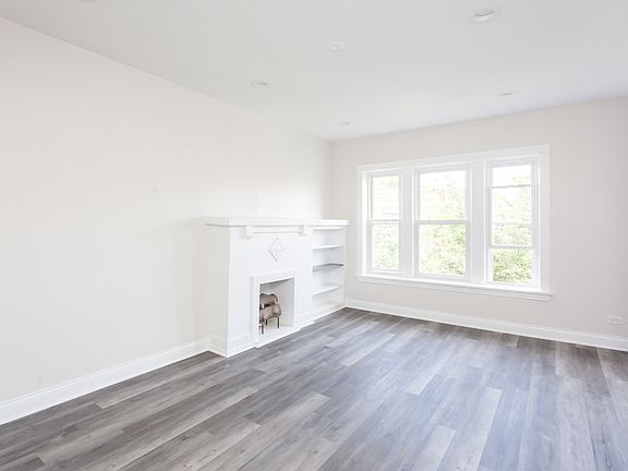 3rd image of 1923 W Montrose Ave #3E