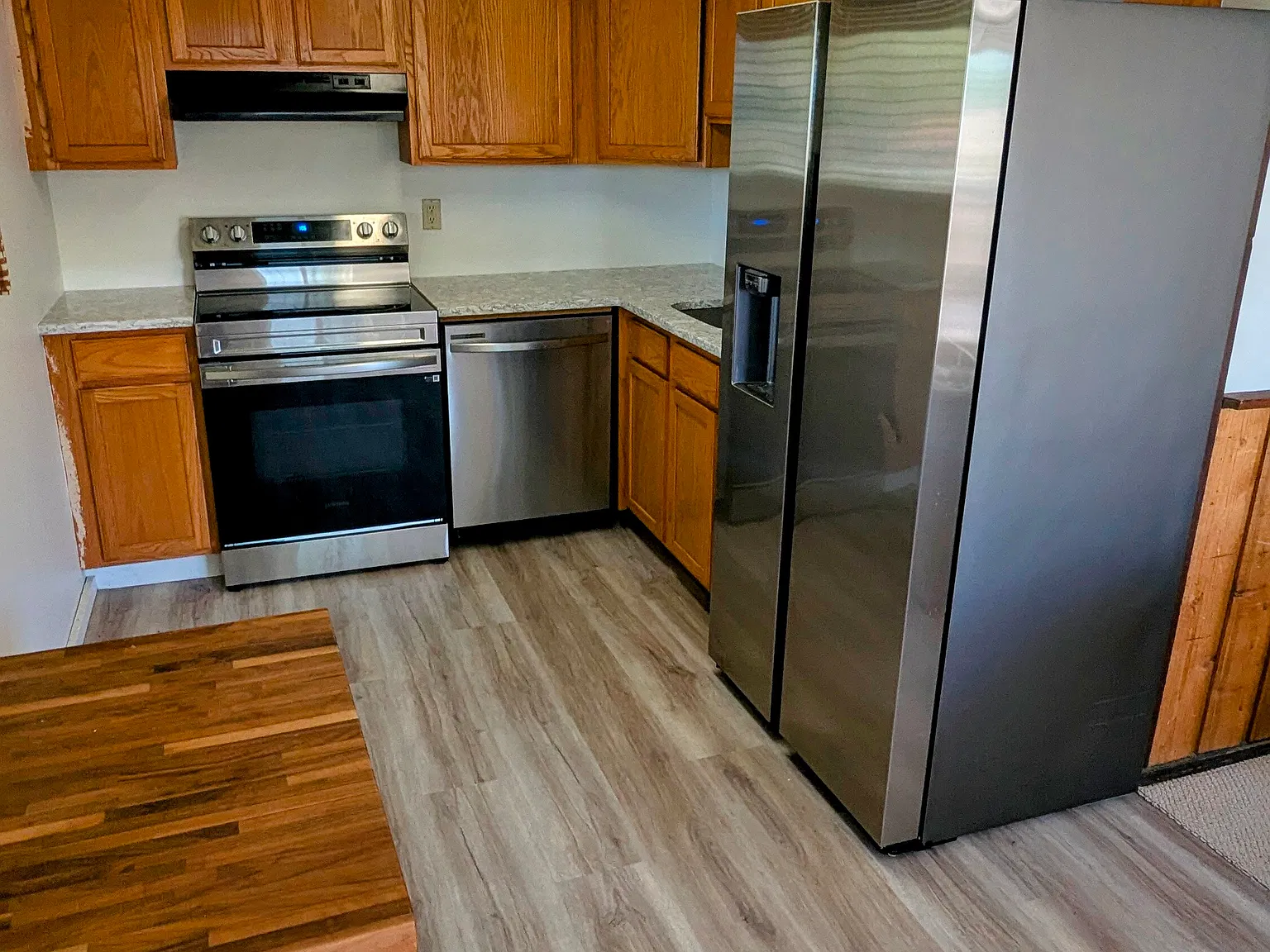 2 bed, 758 sqft, $3,050 — Photo 3
