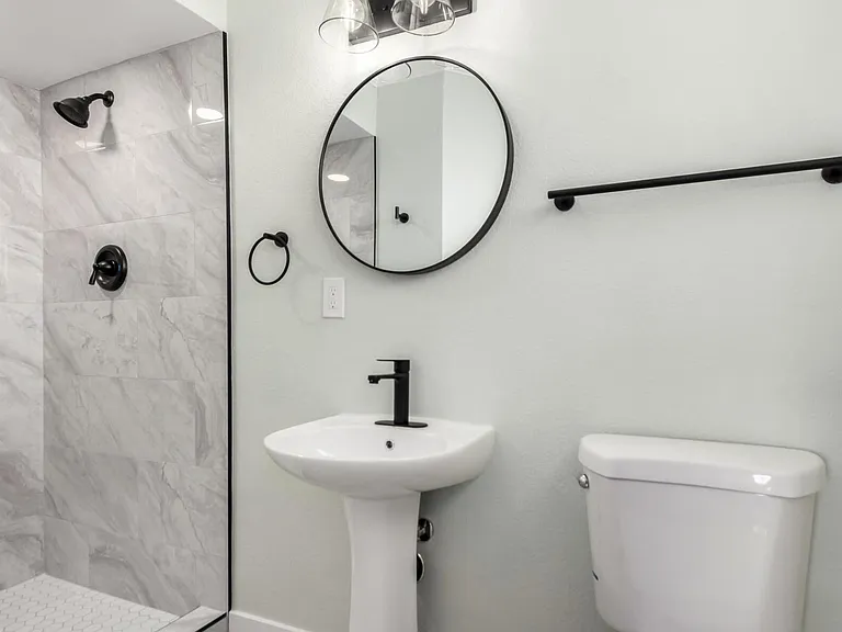 4402 E Mitchell Dr — Photo 18