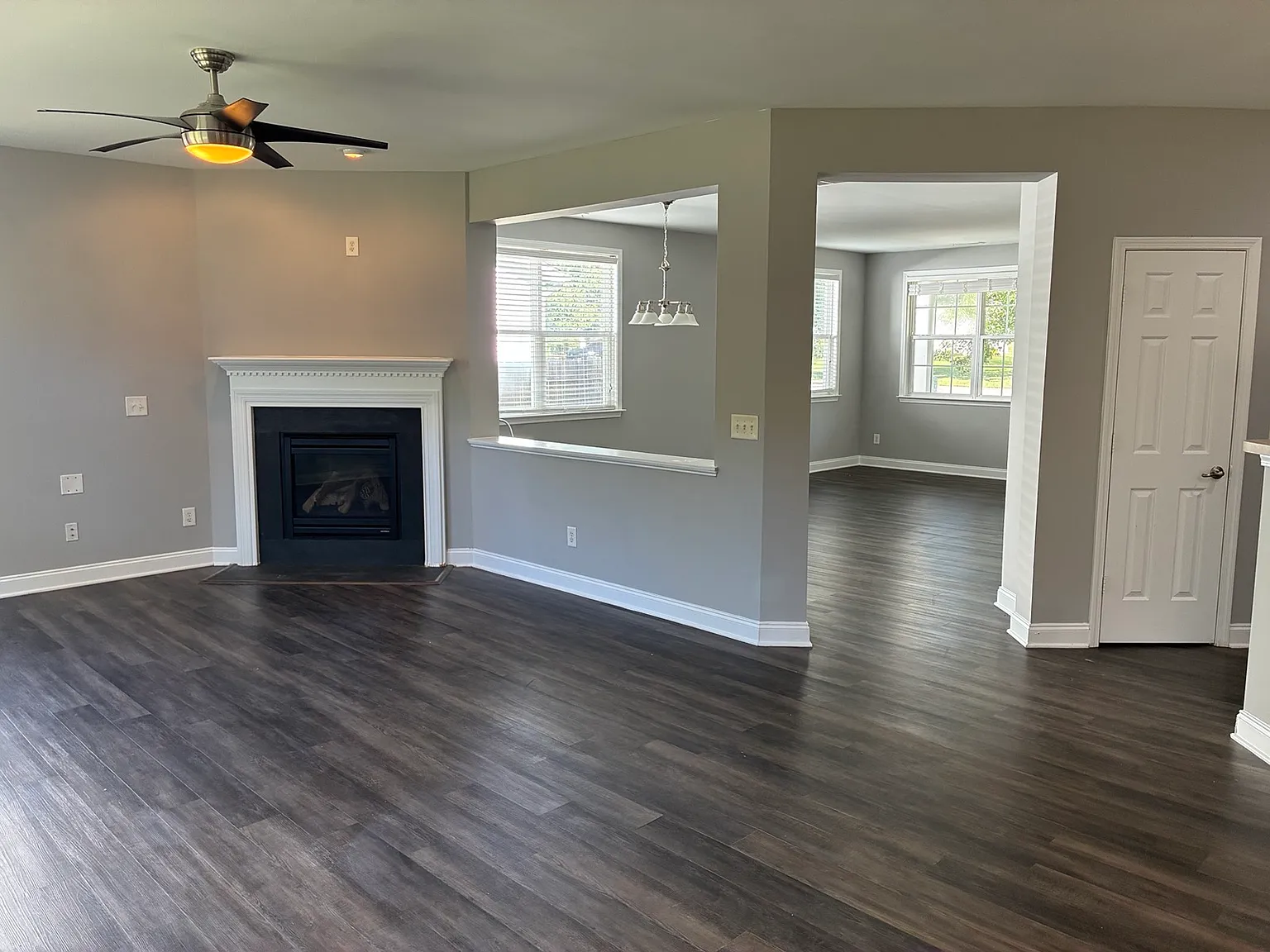 3 bed, 2.5 bath, 2800 sqft, $2,300 — Photo 4