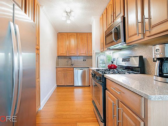 4th image of 299 Pearl St APT 5M