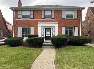 19677 Roslyn Rd, Detroit, MI 48221