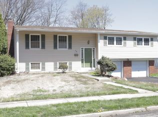 13 Merker Dr, Edison, NJ 08837