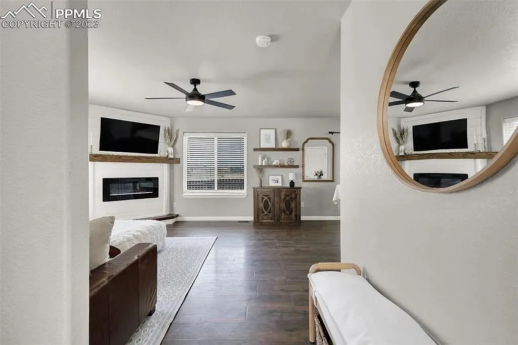 4 bed, 2253 sqft, $2,600 — Photo 2