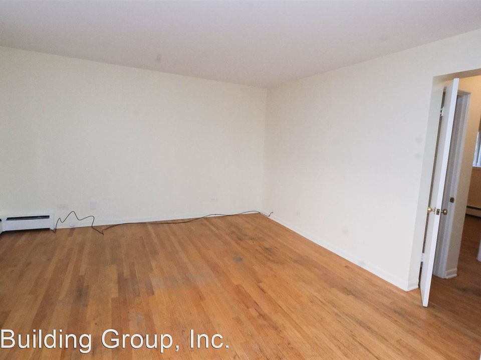 1st image of 528 W Wellington Ave APT 106