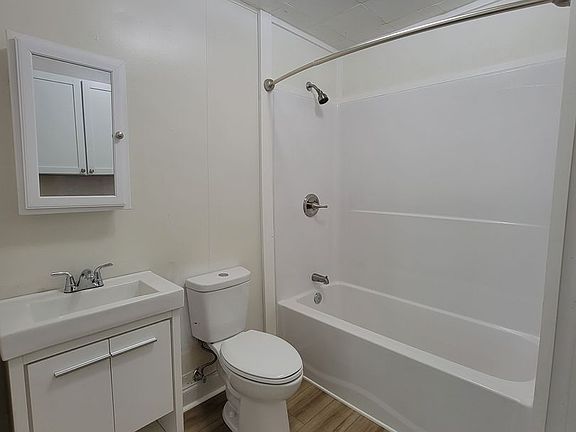 5th image of 2429 S Broadview Dr