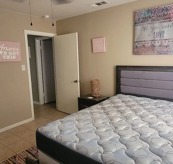 808 Mary St — Photo 18