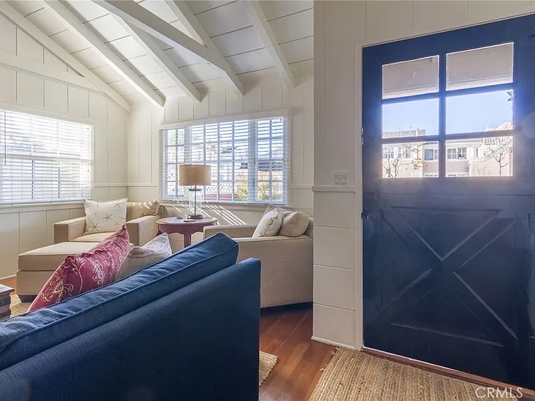 1905 E Balboa Blvd — Photo 2