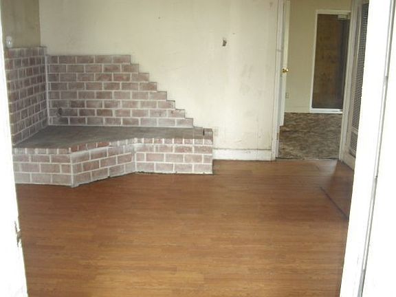 4th image of 2515 Grove Ave