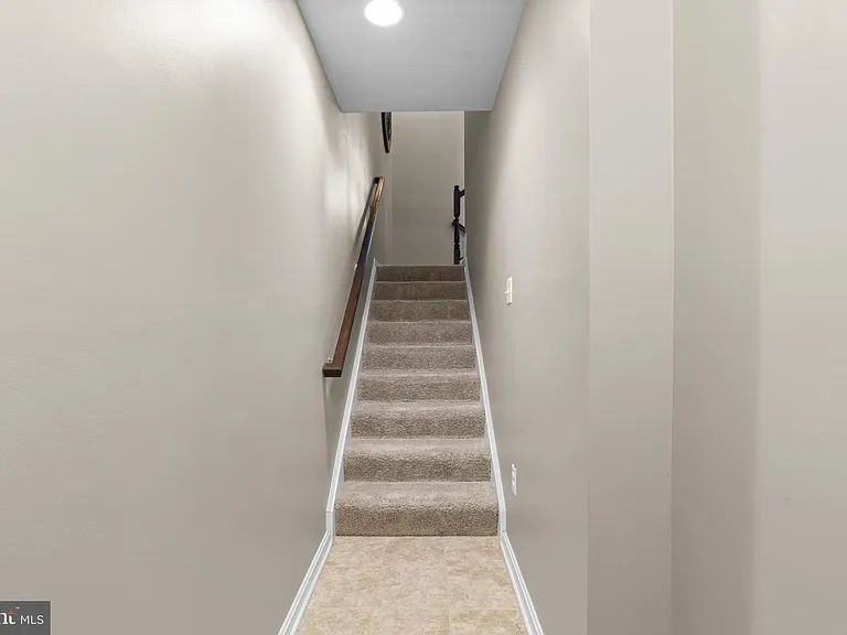 858 Nancy Lynn Ln — Photo 3