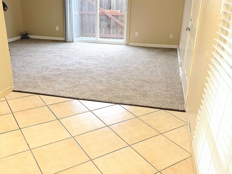 River House Apartments — Photo 8