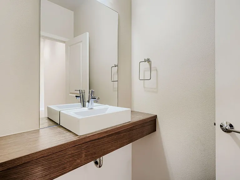 3812 NE 23rd Pl — Photo 10
