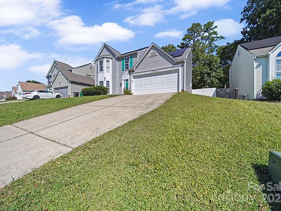 2nd image of 2010 Mallard Woods Pl