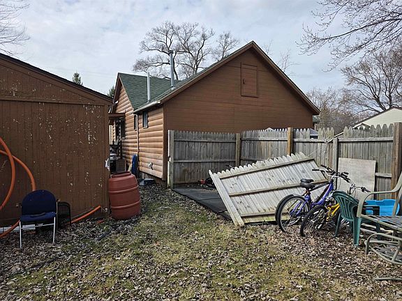 4th image of 1711 S Poseyville Rd
