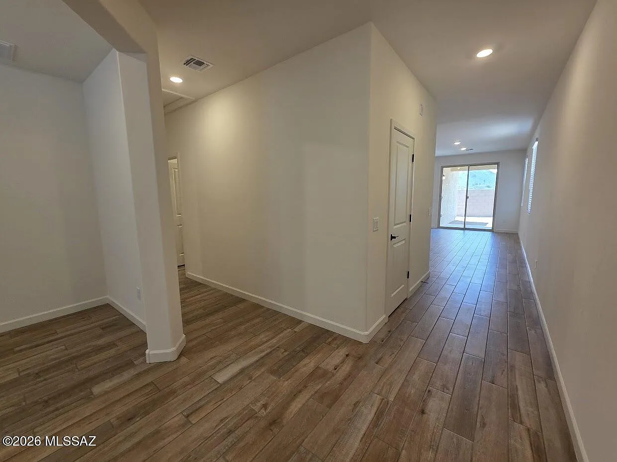 3 bed, 2.0 bath, 1745 sqft, $2,000 — Photo 2