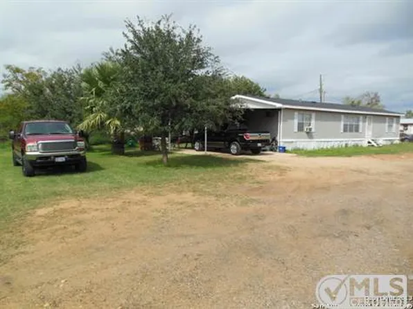 302 Devilbiss St, Pearsall, TX 78061