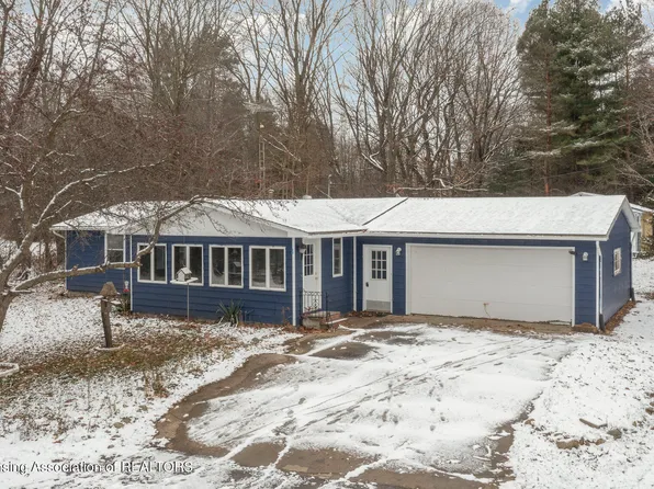 1138 Chesaning St, Saint Charles, MI 48655