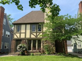 18413 Winslow Rd, Beachwood, OH