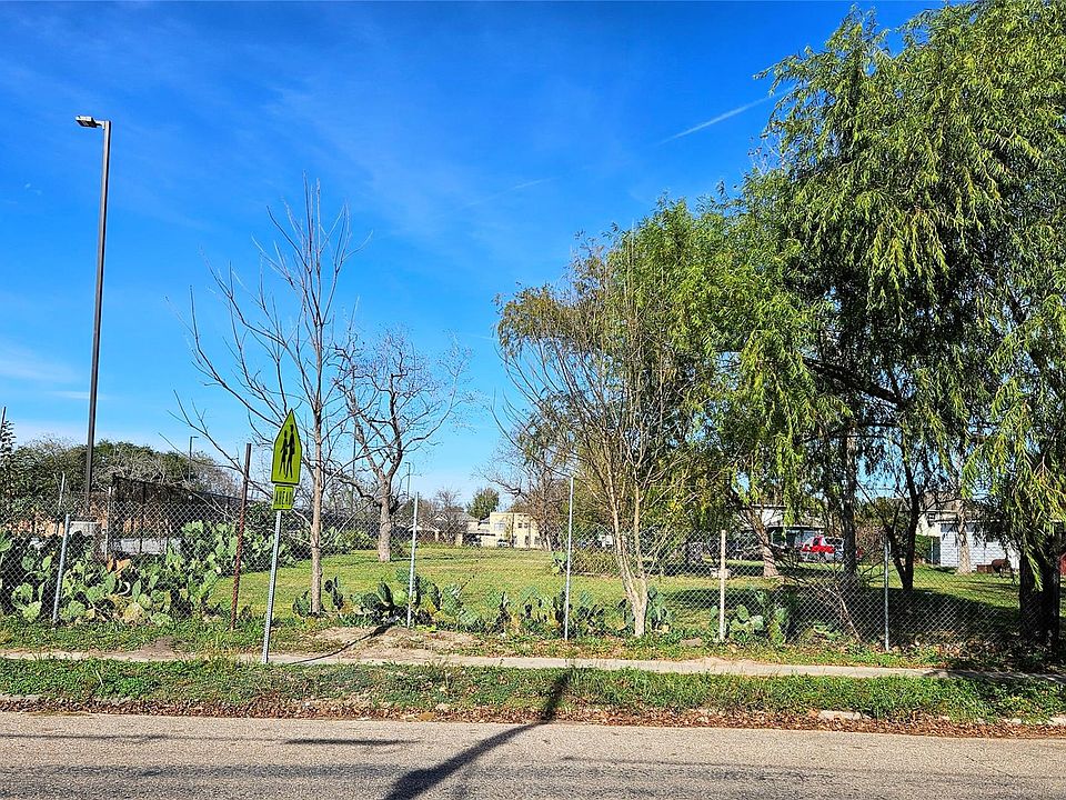 2nd image of 0 Dahlia St Lot 10-11