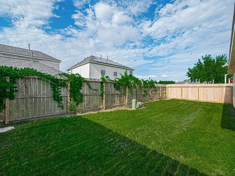 12230 Hawthorne Hill Cir — Photo 45