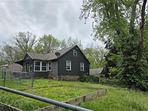 3rd image of 5700 Manchester Ave