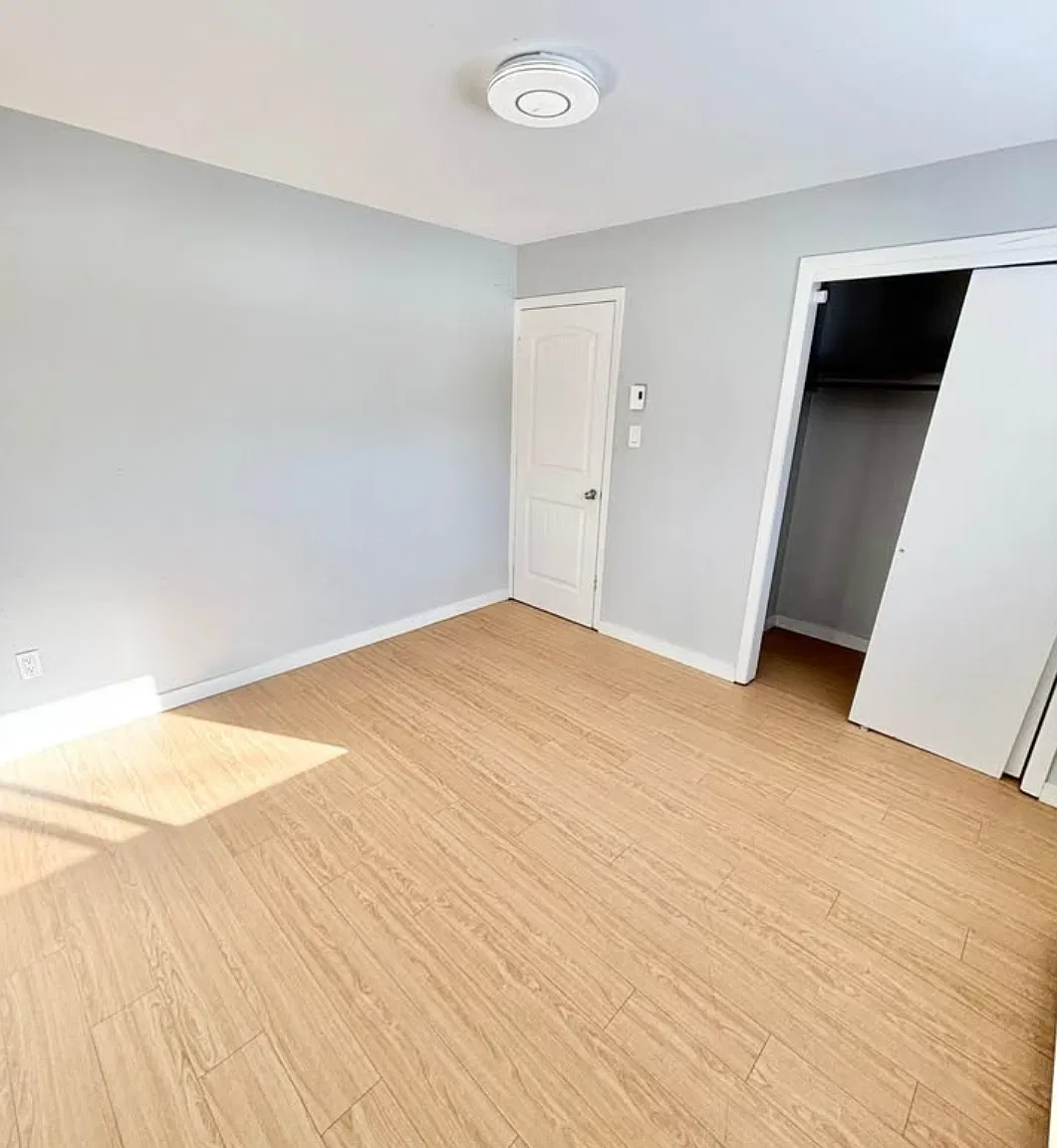 770 Riverside Dr — Photo 2